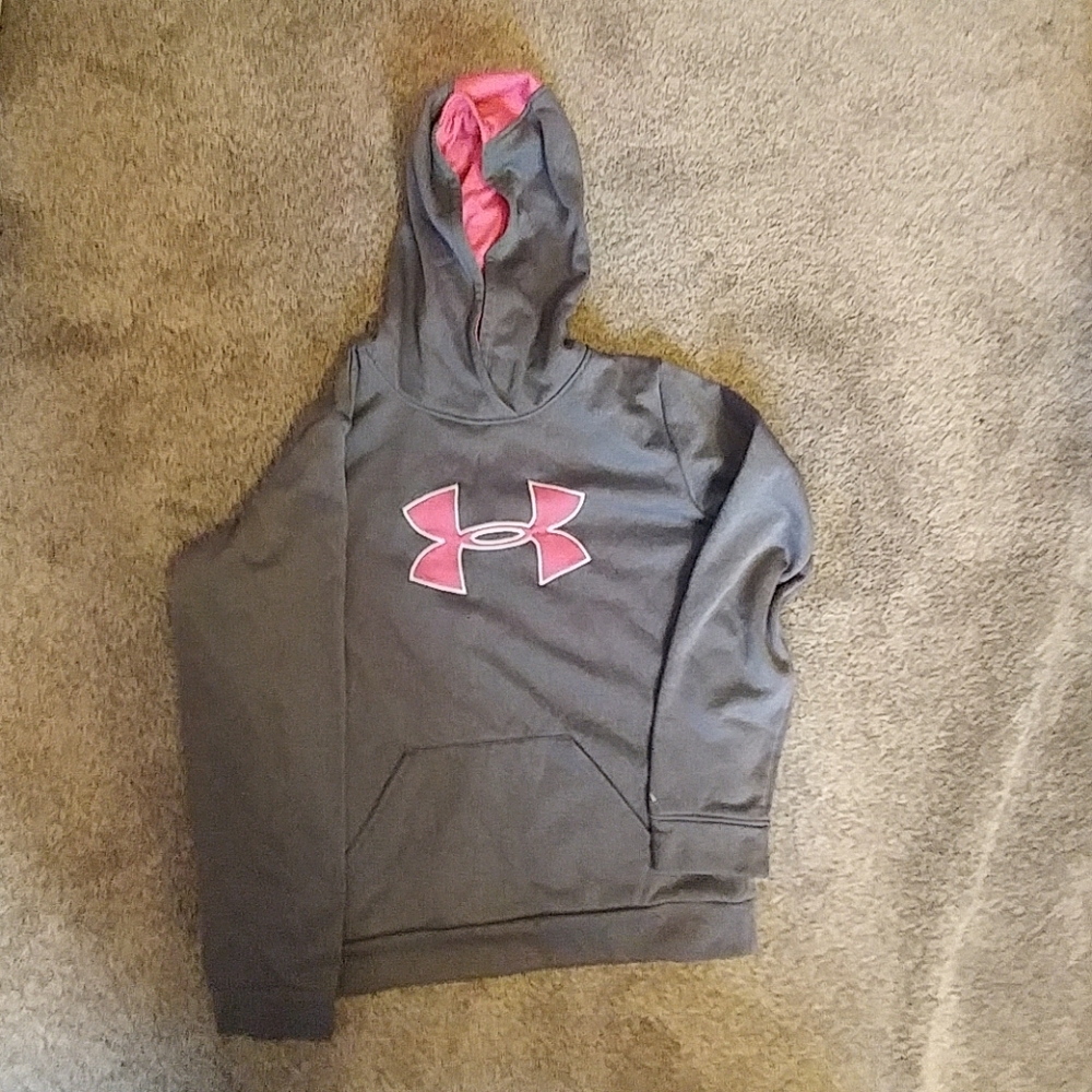 a girls Under Armour hoodie size extra large in